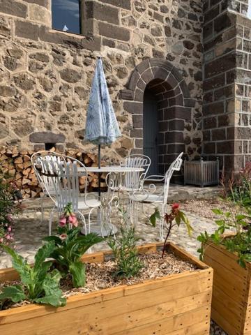 Chambres Et Maisons D'Hotes Du Prieure De La Bajasse - Le 1150 Vieille-Brioude Exterior foto